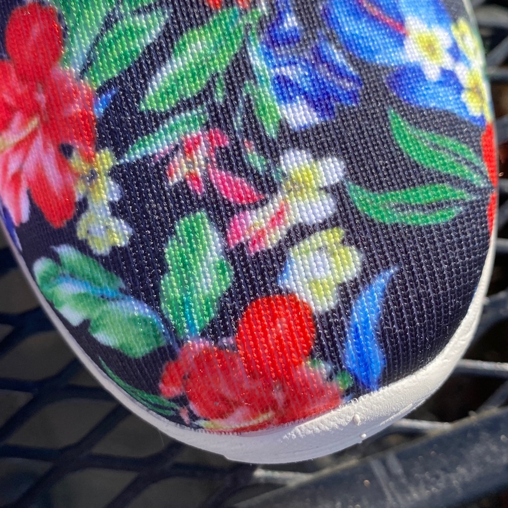 New Skechers Women's Floral Slip-On Flats - Black Multi Floral 7 - Picture 4 of 11